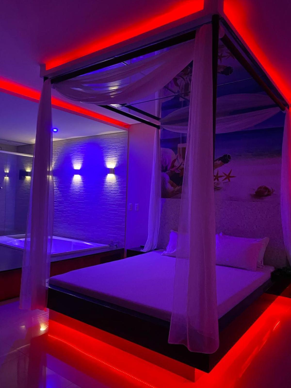 Motel Paris Апаресида-ди-Гояния Экстерьер фото